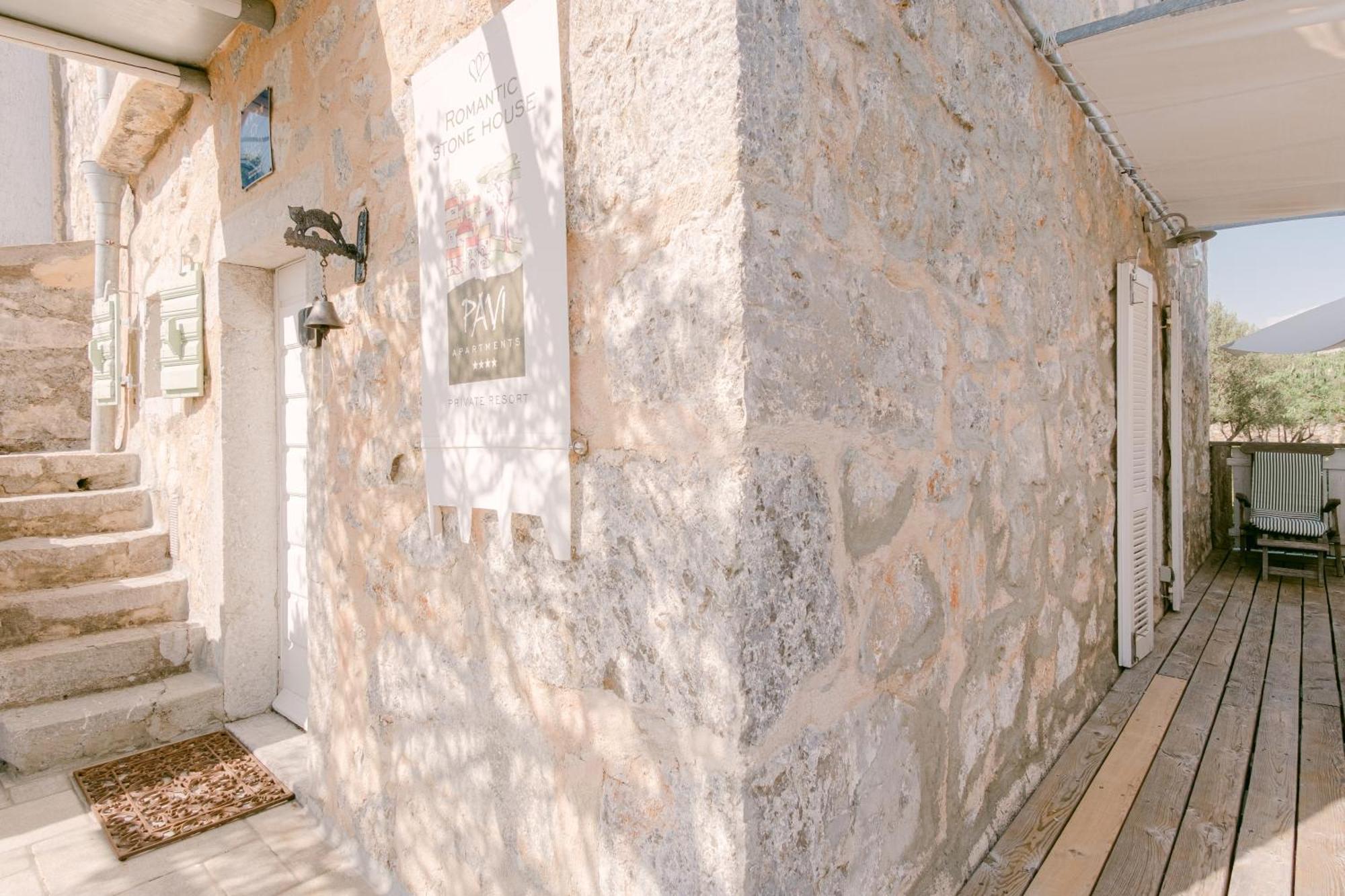Pavi Apartments Romantic Stone House K13 คอร์นิช ภายนอก รูปภาพ