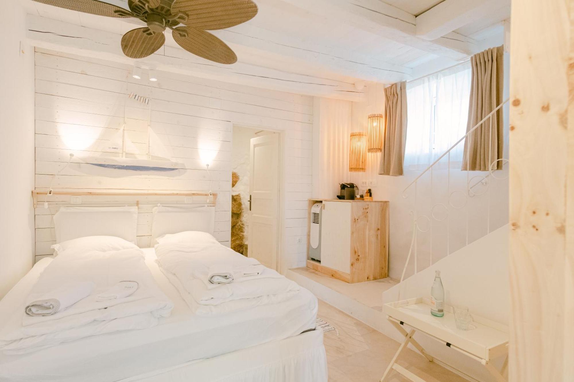 Pavi Apartments Romantic Stone House K13 คอร์นิช ภายนอก รูปภาพ