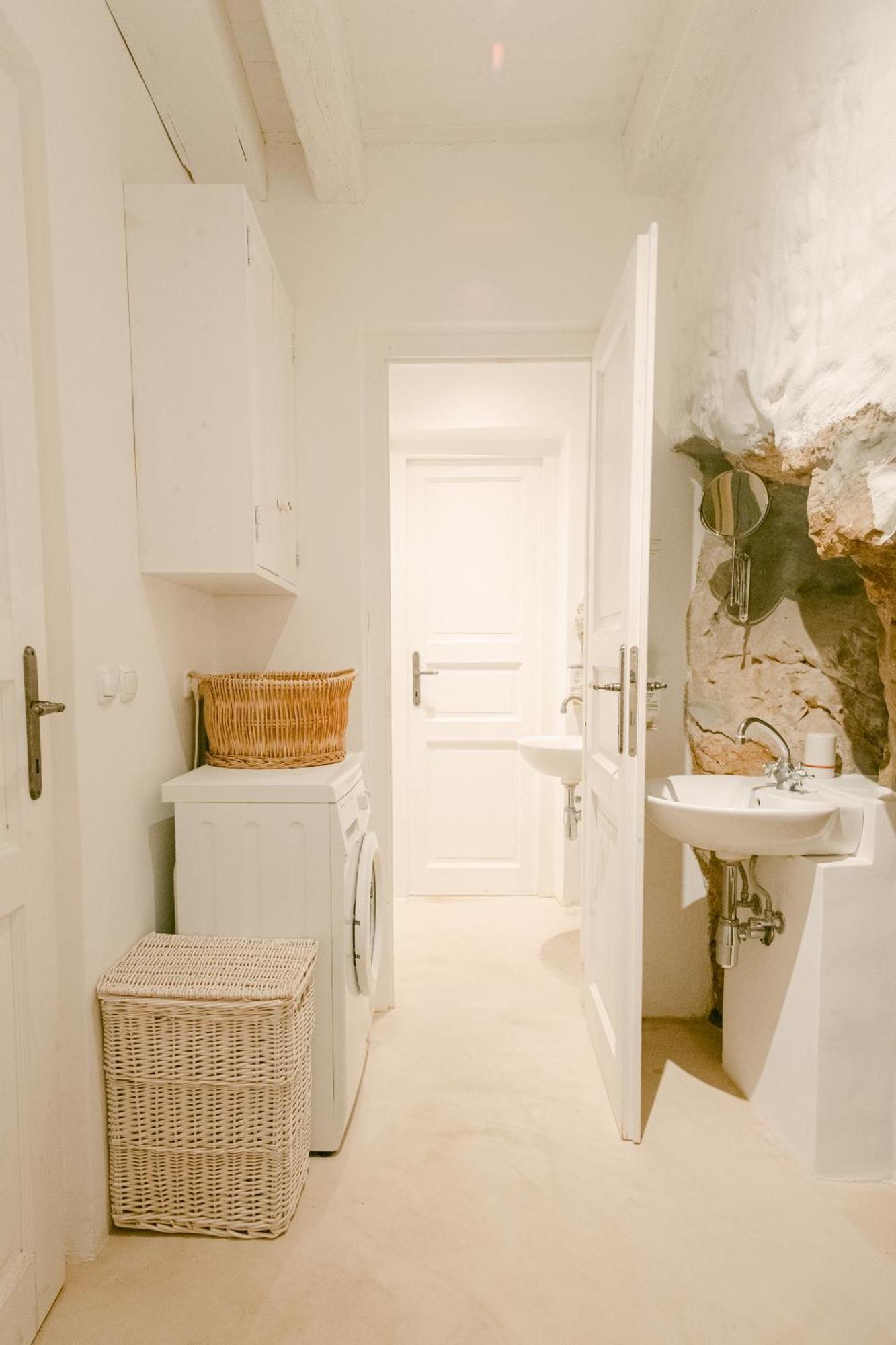 Pavi Apartments Romantic Stone House K13 คอร์นิช ภายนอก รูปภาพ